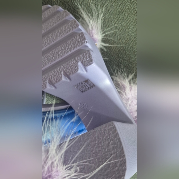 Lavender Feathered Sandals - Picture 6 of 6